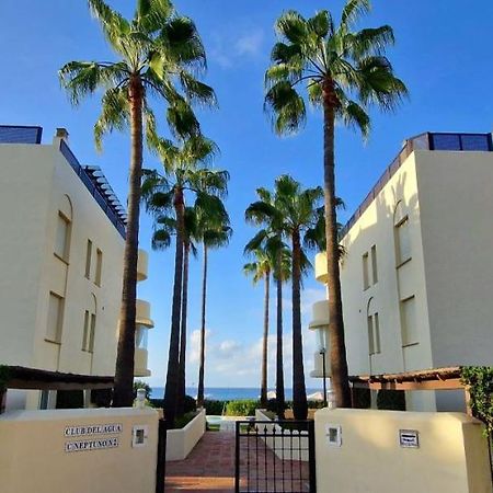 Beachfront Neptuno I, Complex,Views,Pool,Garden, Elviria Marbella Kültér fotó