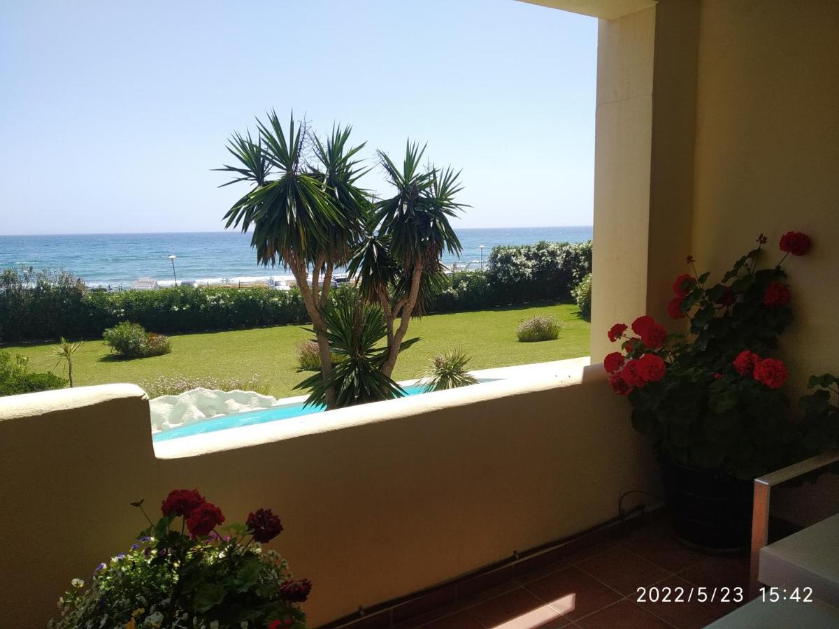 Beachfront Neptuno I, Complex,Views,Pool,Garden, Elviria Marbella Kültér fotó