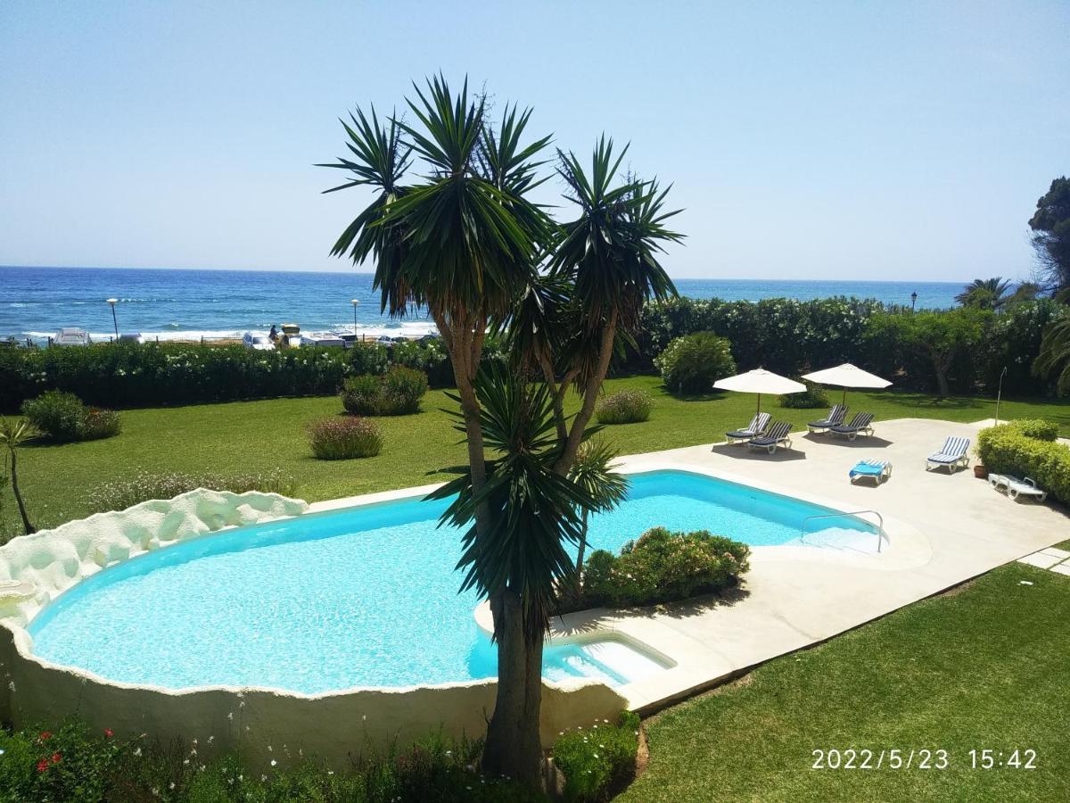 Beachfront Neptuno I, Complex,Views,Pool,Garden, Elviria Marbella Kültér fotó