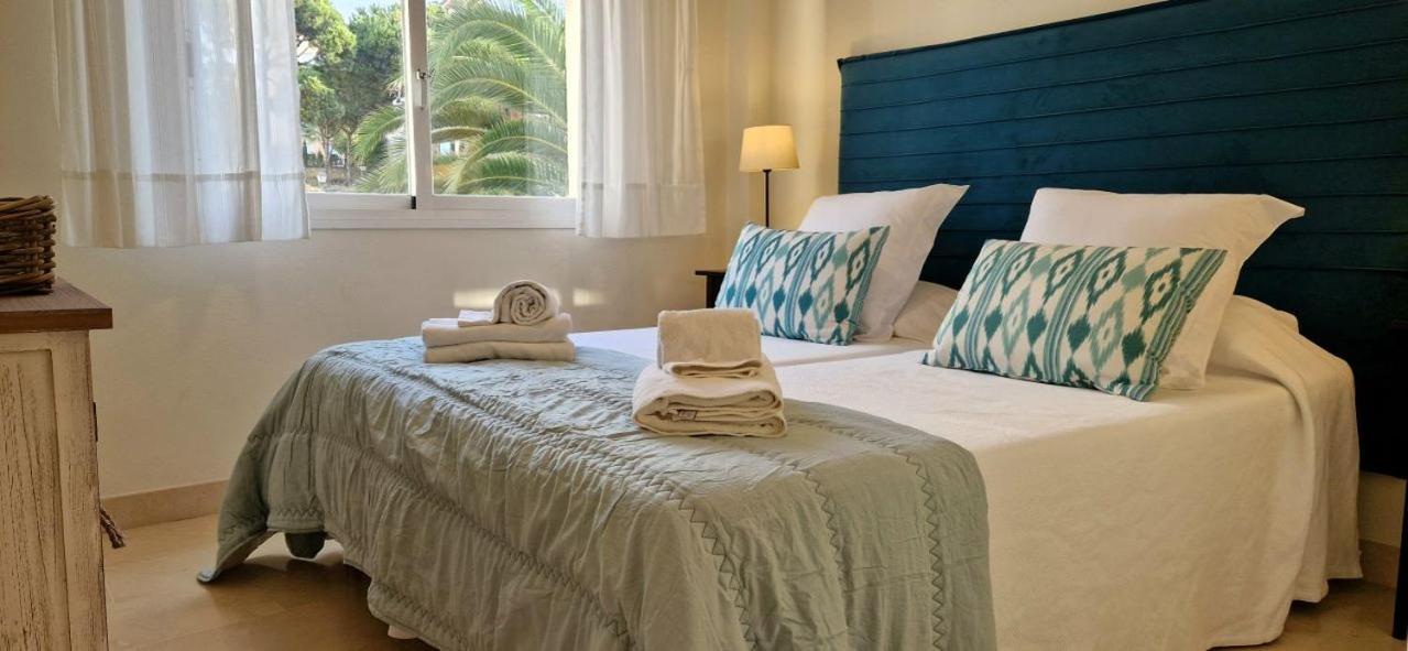 Beachfront Neptuno I, Complex,Views,Pool,Garden, Elviria Marbella Kültér fotó