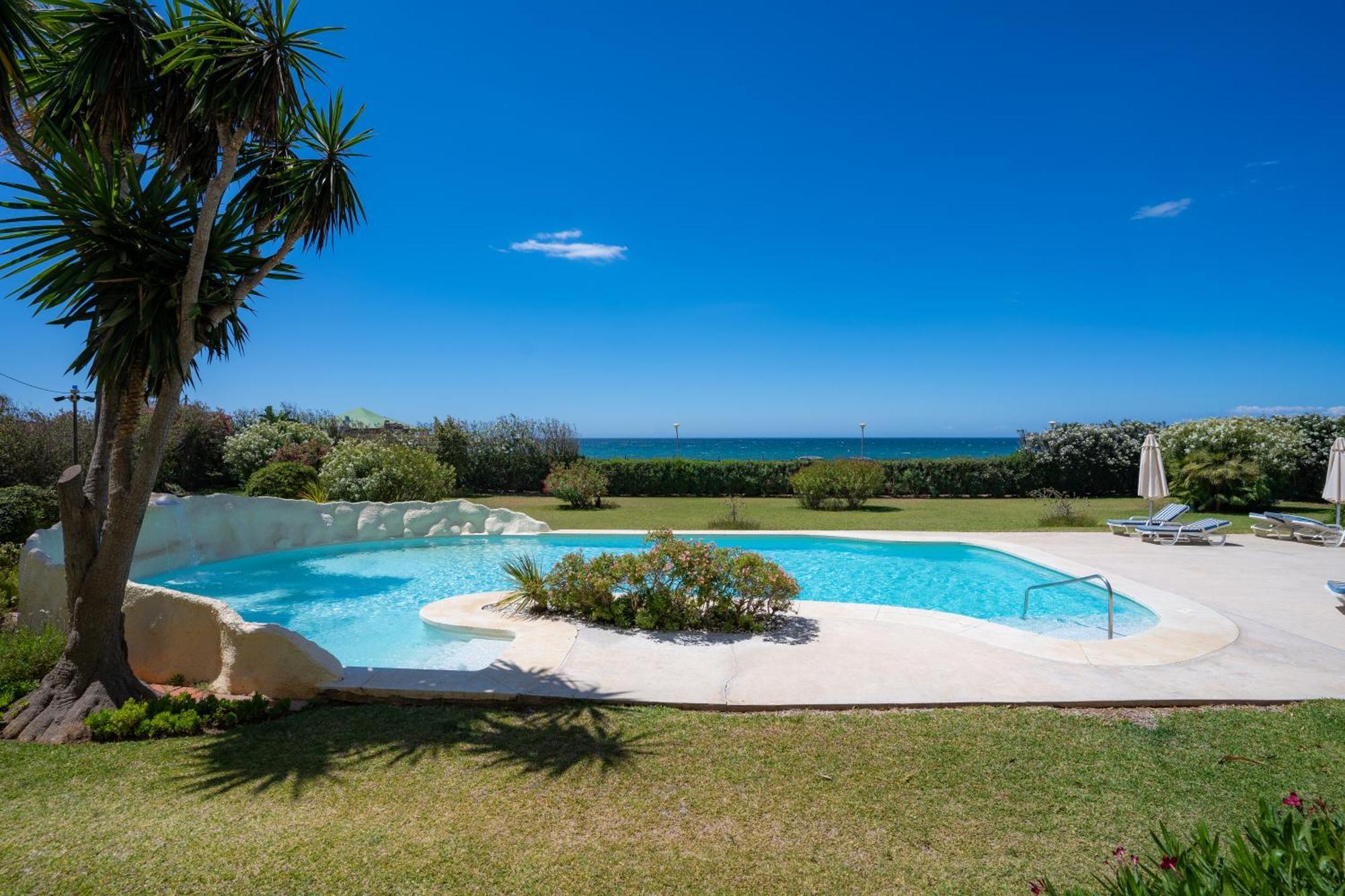 Beachfront Neptuno I, Complex,Views,Pool,Garden, Elviria Marbella Kültér fotó